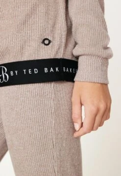 Long Sleeve- Trui - Mocha Brown 7 Long Sleeve- Trui - Mocha Brown -Ted Baker ee4638a50a8f4388be328b008c7a2454